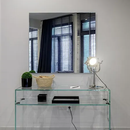 Ultimate 3 Building In The Center For 15 Ppl Apartment