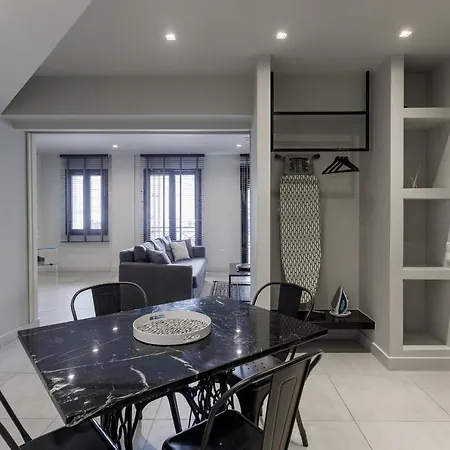 Ultimate 3 Building In The Center For 15 Ppl Apartment *