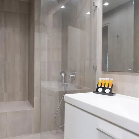Ultimate 3 Building In The Center For 15 Ppl Apartment