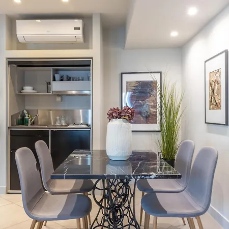 Ultimate 3 Building In The Center For 15 Ppl Apartment *