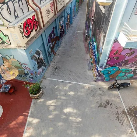 Entire Building In The Heart Of Sleeps 15 With Private Rooftop Terrace Appartement *