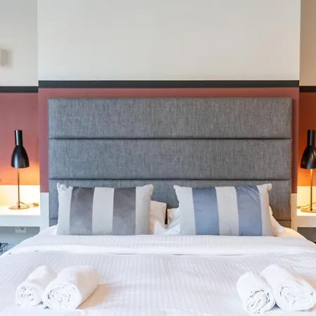 Entire Building In The Heart Of Sleeps 15 With Private Rooftop Terrace Appartement Athènes