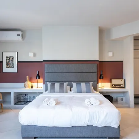 Entire Building In The Heart Of Sleeps 15 With Private Rooftop Terrace * Athènes