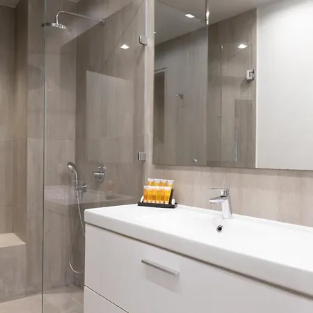 Appartement Entire Building In The Heart Of Sleeps 15 With Private Rooftop Terrace