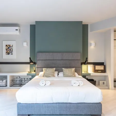 Entire Building In The Heart Of Sleeps 15 With Private Rooftop Terrace * Athènes