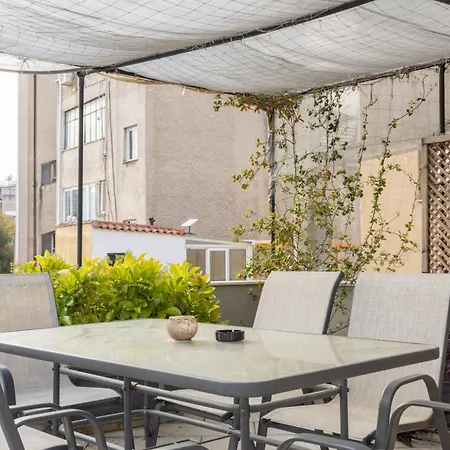 Entire Building In The Heart Of Sleeps 15 With Private Rooftop Terrace Appartement Athènes