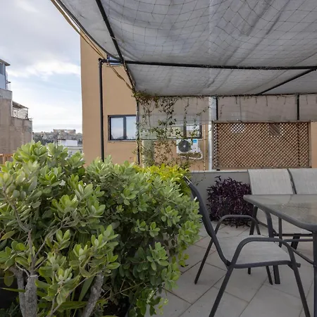 Entire Building In The Heart Of Sleeps 15 With Private Rooftop Terrace Appartement *