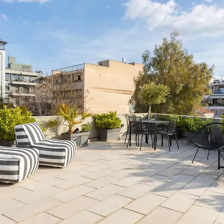 Appartement Entire Building In The Heart Of Sleeps 15 With Private Rooftop Terrace Athènes